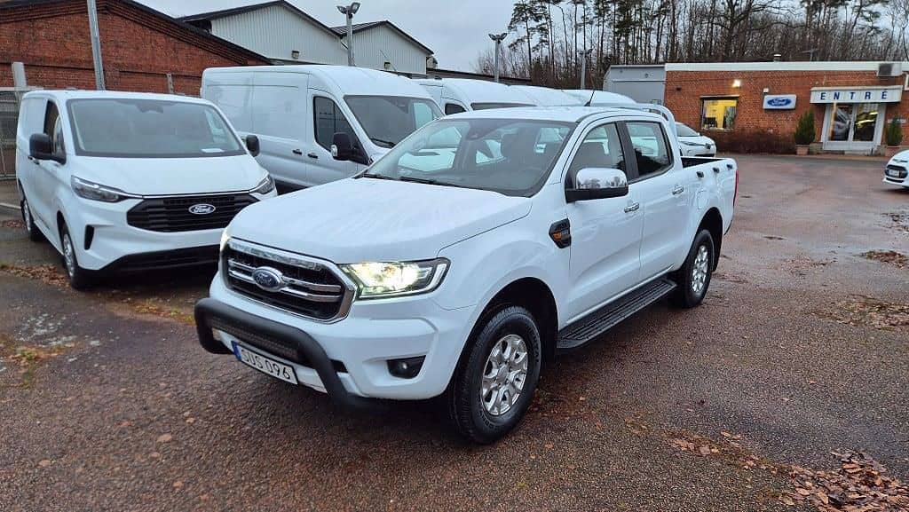 SUS096 · Ford Ranger 2022 diesel-pickup framifrån — Transport Bil Syd Skåne