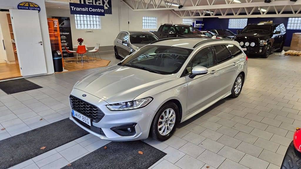 WHP80S · Ford Mondeo 2022 diesel-kombi framifrån — Transport Bil Syd Skåne