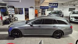 AKM405 · Mercedes-Benz E-Klass 2018 diesel-kombi bakifrån — Transport Bil Syd Skåne