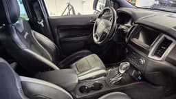 DLF46A · Ford Ranger Raptor 2020 diesel-pickup baksäte interiör — Transport Bil Syd Skåne