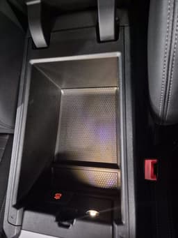 FRA139 · BMW 330e 2023 hybrid-kombi bakifrån — Transport Bil Syd Skåne