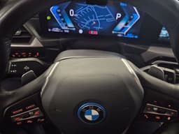 FRA139 · BMW 330e 2023 hybrid-kombi baksäte interiör — Transport Bil Syd Skåne