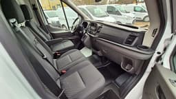 GZG73B · Ford Transit 350 2024 diesel-transportbil - skåp baksäte interiör — Transport Bil Syd Skåne