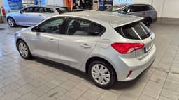 HWP38C · Ford Focus 2019 diesel-halvkombi skåp inifrån — Transport Bil Syd Skåne