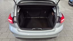 HWP38C · Ford Focus 2019 diesel-halvkombi baksäte interiör — Transport Bil Syd Skåne