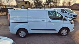 KPG111 · Ford Transit Custom 2018 diesel-transportbil - skåp skåp inifrån — Transport Bil Syd Skåne