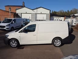 OPT43B · Volkswagen Caddy Maxi 2022 diesel-transportbil - skåp däck och fälg — Transport Bil Syd Skåne
