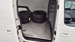 OPT43B · Volkswagen Caddy Maxi 2022 diesel-transportbil - skåp motorrum — Transport Bil Syd Skåne