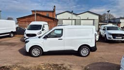 RDH73N · Ford Transit Courier 2024 diesel-transportbil - skåp bakifrån — Transport Bil Syd Skåne