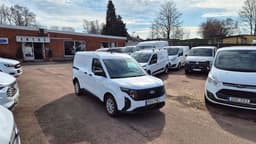 RDH73N · Ford Transit Courier 2024 diesel-transportbil - skåp däck och fälg — Transport Bil Syd Skåne