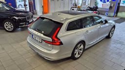 SBK978 · Volvo V90 2022 hybrid-kombi skåp inifrån — Transport Bil Syd Skåne