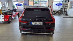 TLU149 · Volvo XC60 2023 hybrid-suv skåp inifrån — Transport Bil Syd Skåne