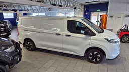 UBP16A · Ford E-Transit Custom 2025 elektrisk transportbil - skåp lastutrymme — Transport Bil Syd Skåne