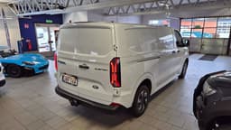 UBP16A · Ford E-Transit Custom 2025 elektrisk transportbil - skåp skåp inifrån — Transport Bil Syd Skåne