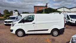 YWP381 · Ford Transit Custom 2018 diesel-transportbil - skåp motorrum — Transport Bil Syd Skåne