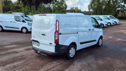 YWP384 · Ford Transit Custom 2018 diesel-transportbil - skåp skåp inifrån — Transport Bil Syd Skåne