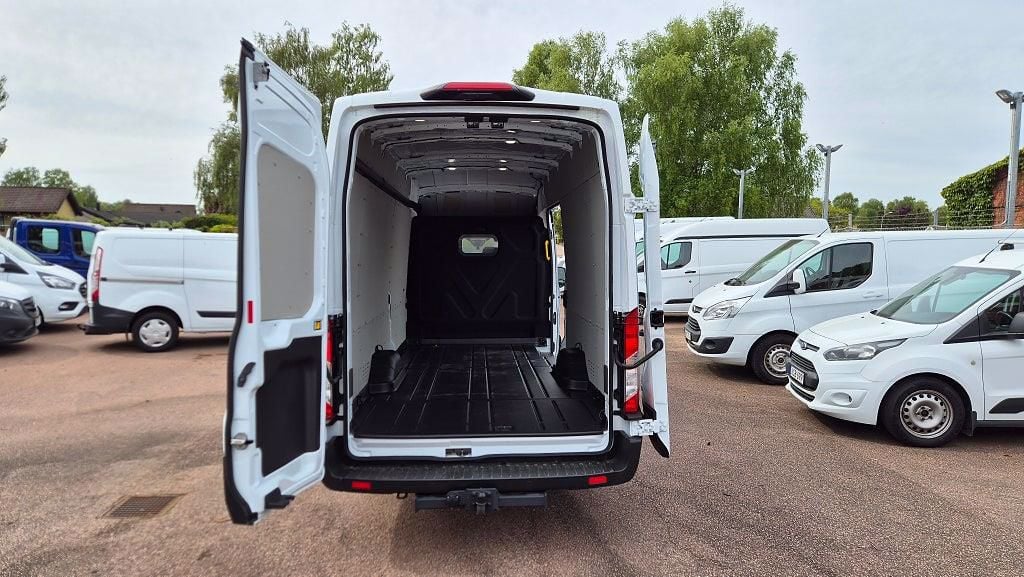 DRG14B · Ford Transit 350 2023 diesel-transportbil - skåp från sidan — Transport Bil Syd Skåne