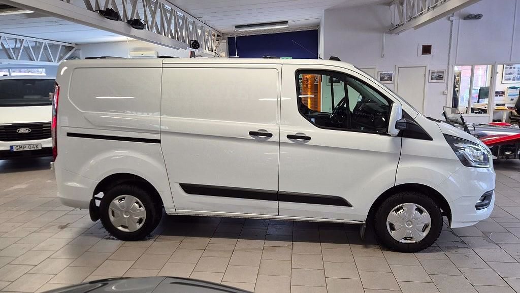 EFS05T · Ford Transit Custom 2022 diesel-transportbil - skåp förarplats interiör — Transport Bil Syd Skåne