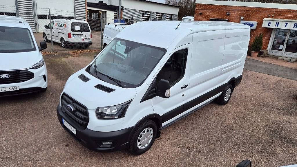 GZG73B · Ford Transit 350 2024 diesel-transportbil - skåp från sidan — Transport Bil Syd Skåne