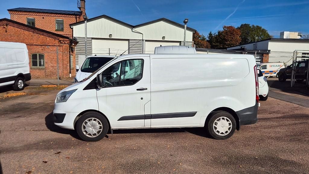 YOY305 · Ford Transit Custom 2017 diesel-transportbil - skåp från sidan — Transport Bil Syd Skåne