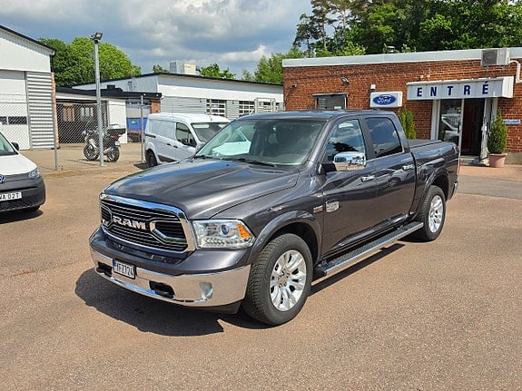 YFZ724 · RAM 1500 2018 bensin-transportbil - skåp framifrån — Transport Bil Syd Skåne