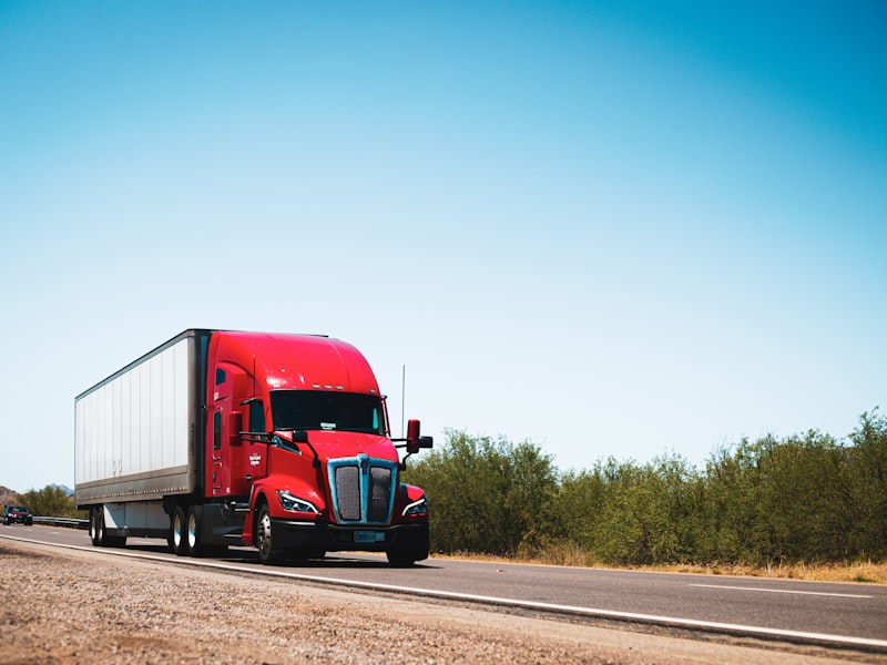 Volvo FH16 lastbil på väg